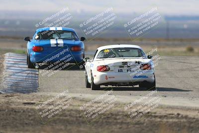 media/Oct-26-2025-CalClub SCCA (Sun) [[8ce1e69566]]/Group 5/Grapevine/